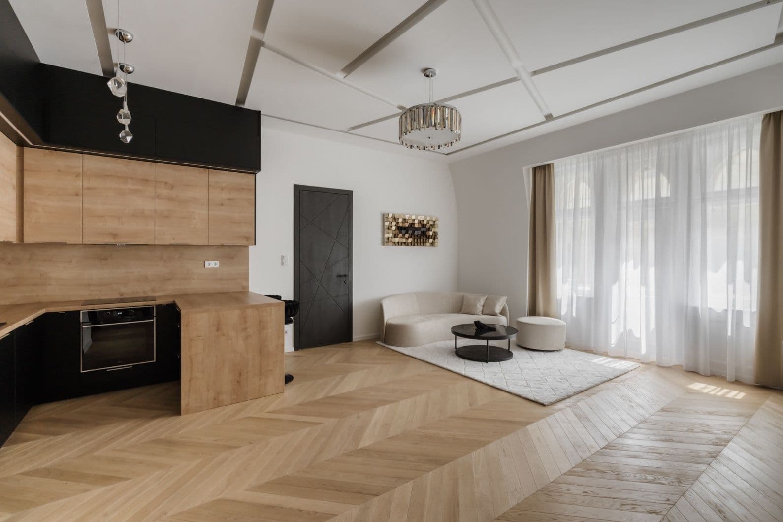 Luxury Designer Apartment with Balcony on Kígyó street