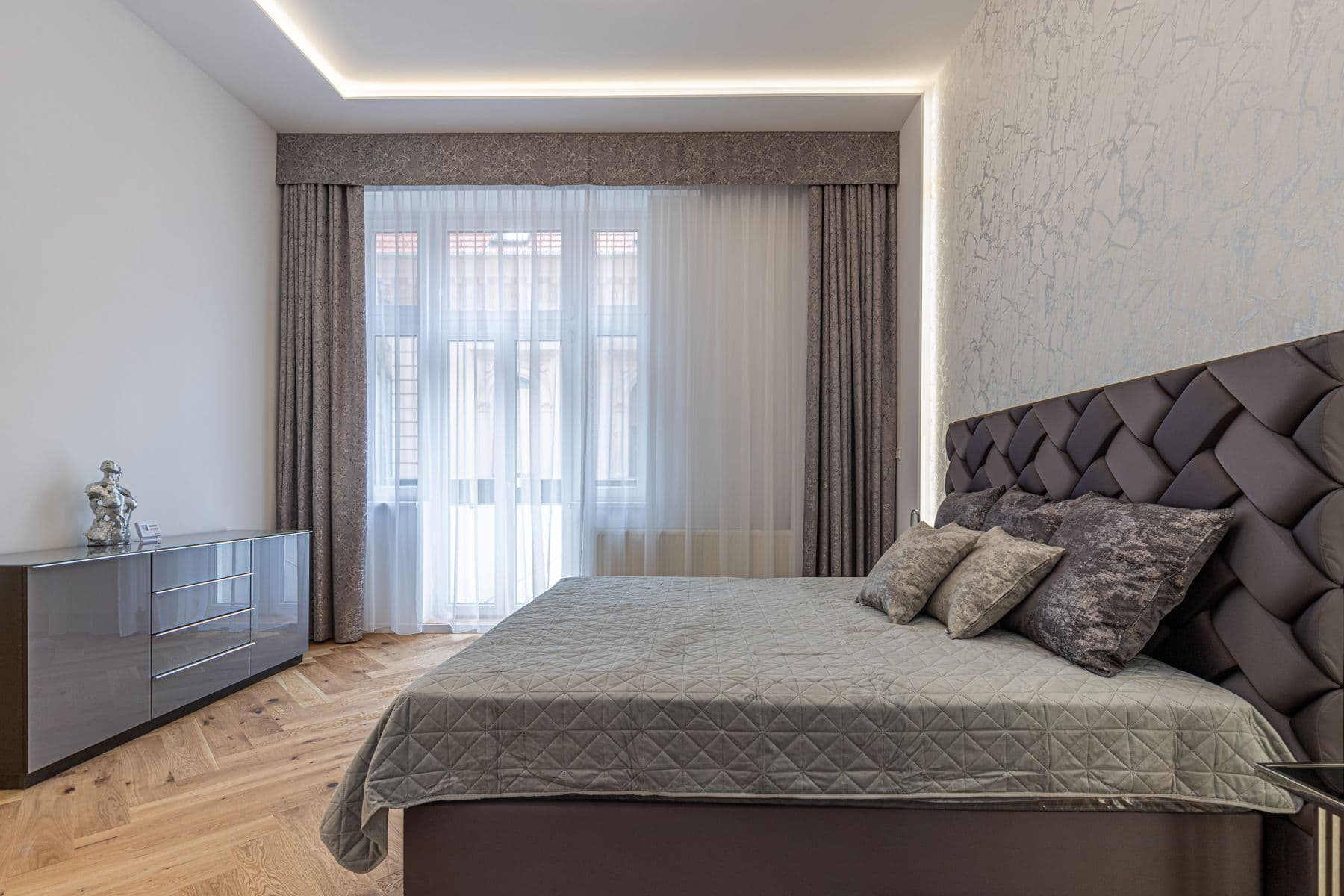 Timeless Elegance on Belgrád Rakpart
